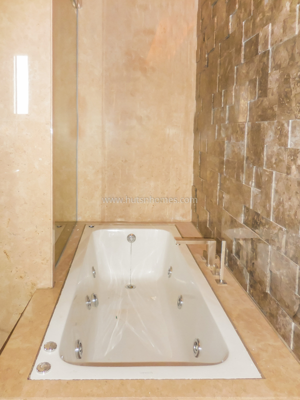 4 BHK Flat For Rent in Vasant Vihar