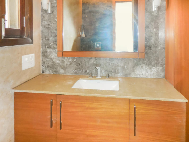 4 BHK Flat For Rent in Vasant Vihar