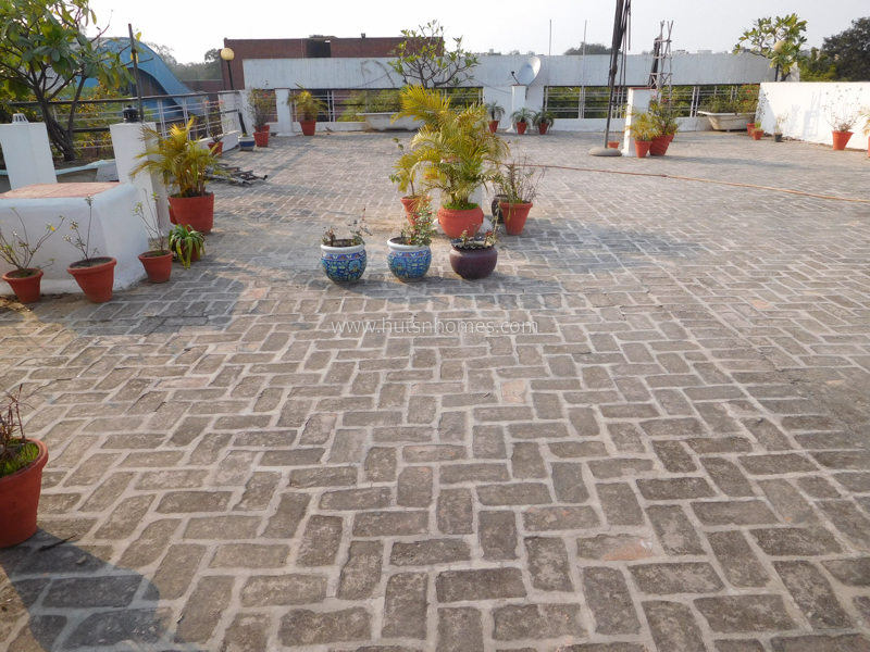 4 BHK Flat For Rent in Vasant Vihar
