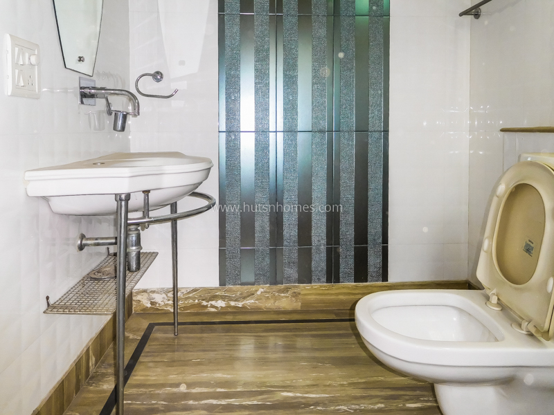 4 BHK Flat For Rent in Vasant Vihar