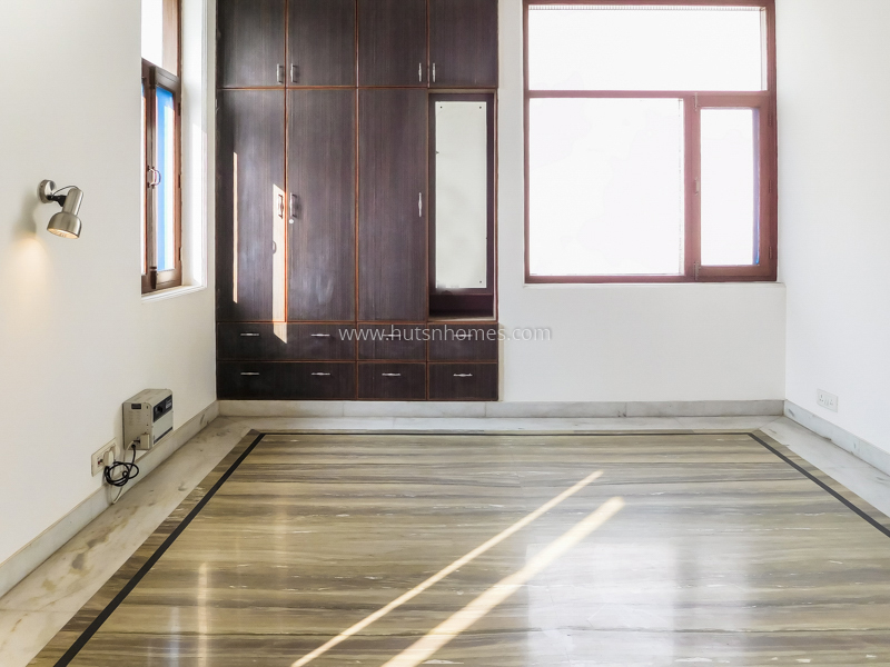 4 BHK Flat For Rent in Vasant Vihar