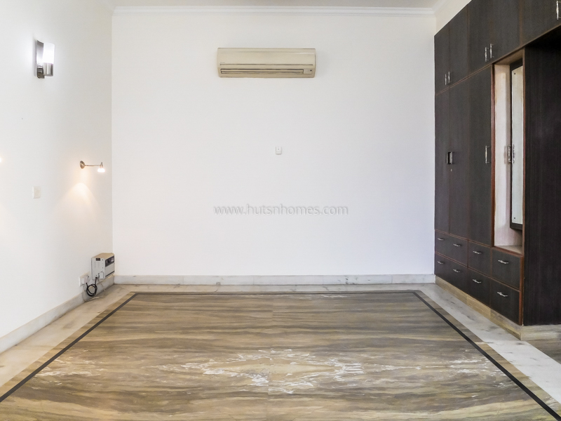 4 BHK Flat For Rent in Vasant Vihar