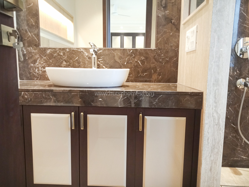 4 BHK Flat For Rent in Vasant Vihar