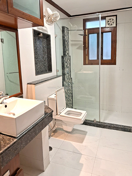 3 BHK Builder Floor For Rent in Chanakyapuri