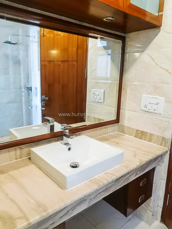 3 BHK Builder Floor For Rent in Chanakyapuri