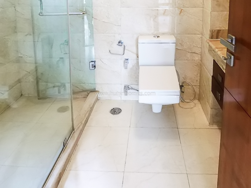 3 BHK Builder Floor For Rent in Chanakyapuri