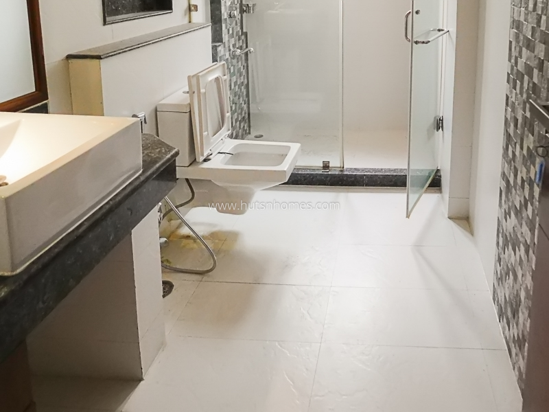 3 BHK Builder Floor For Rent in Chanakyapuri