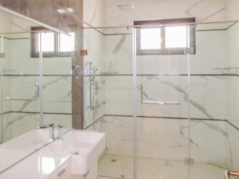 3 BHK Duplex For Rent in Chanakyapuri
