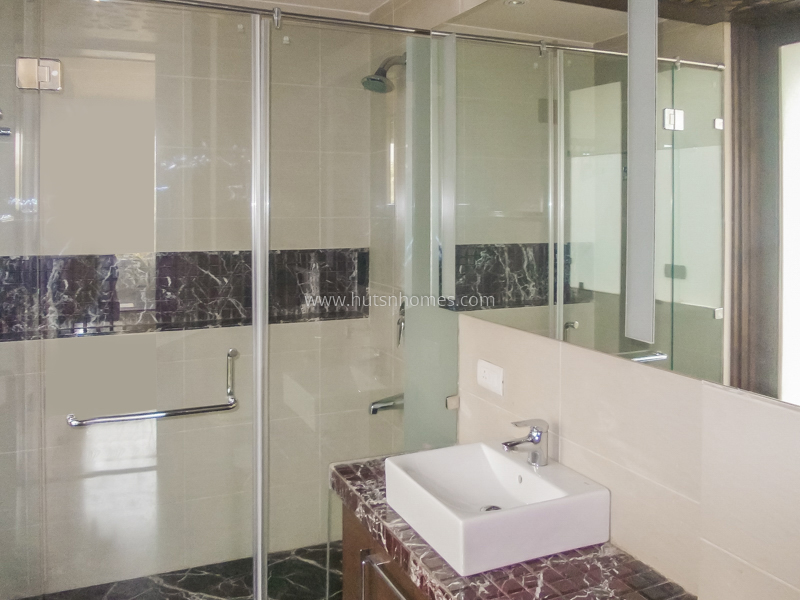 4 BHK Flat For Rent in Vasant Vihar