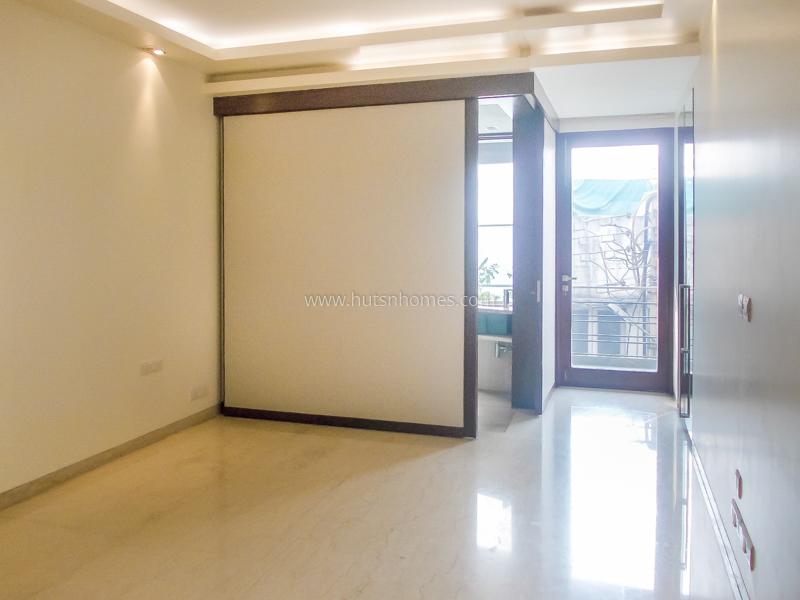 4 BHK Flat For Rent in Vasant Vihar