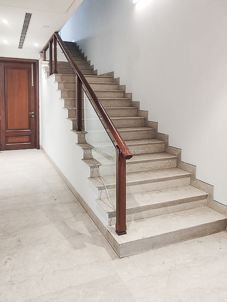 5 BHK Duplex For Rent in Vasant Vihar