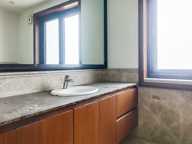 5 BHK Duplex For Rent in Vasant Vihar