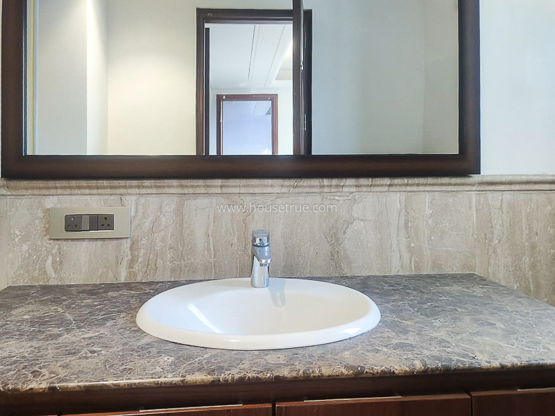 5 BHK Duplex For Rent in Vasant Vihar