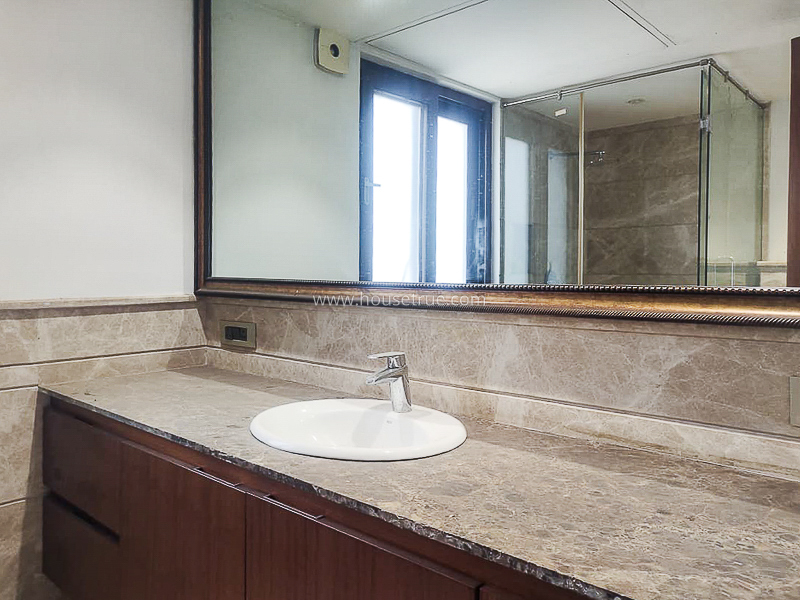 5 BHK Duplex For Rent in Vasant Vihar