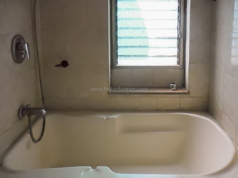 4 BHK Flat For Rent in Vasant Vihar
