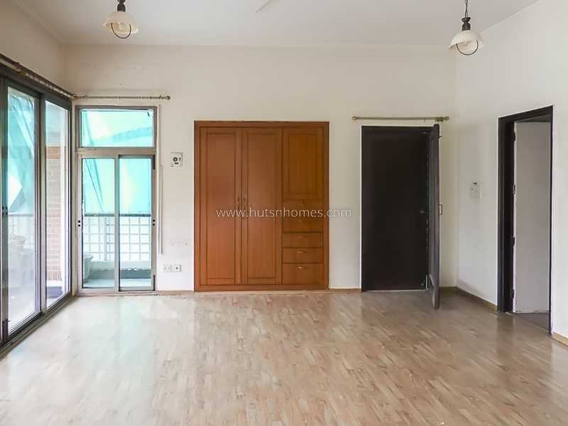 4 BHK Flat For Rent in Vasant Vihar