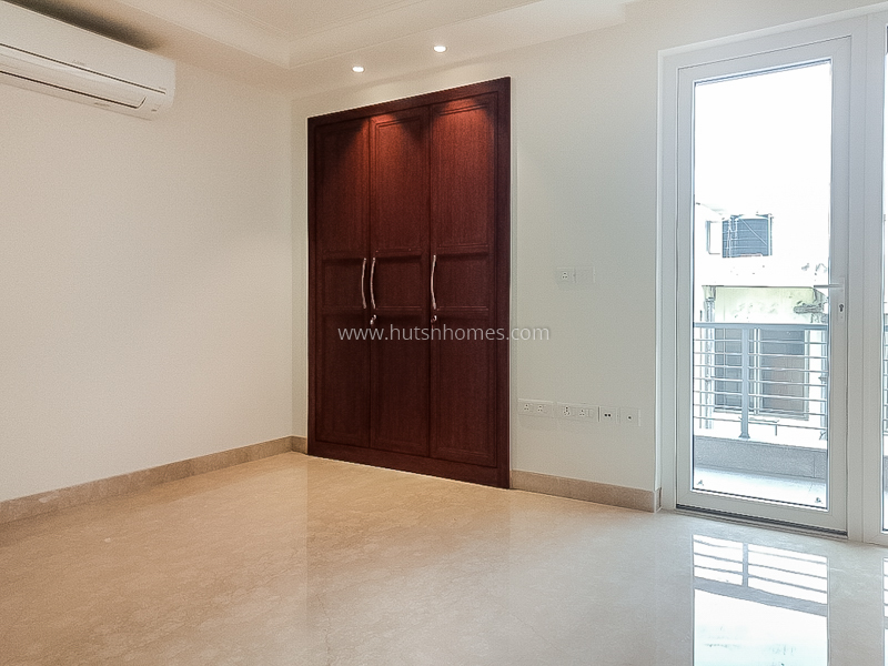 4 BHK Flat For Rent in Vasant Vihar