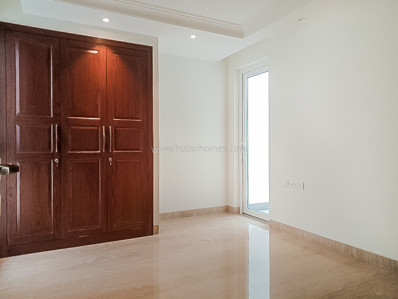 4 BHK Flat For Rent in Vasant Vihar