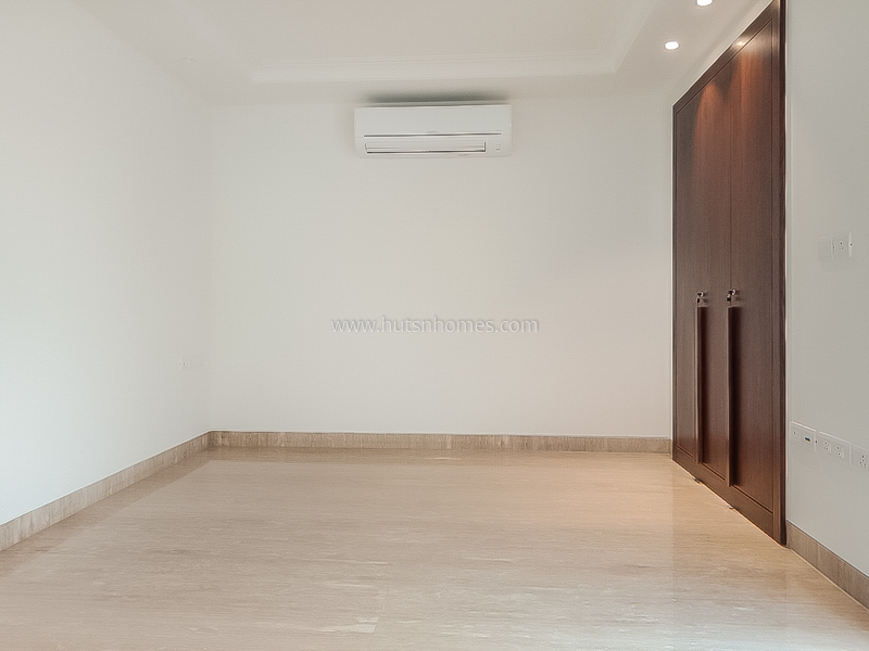 4 BHK Flat For Rent in Vasant Vihar