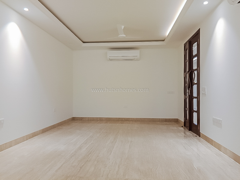 4 BHK Flat For Rent in Vasant Vihar