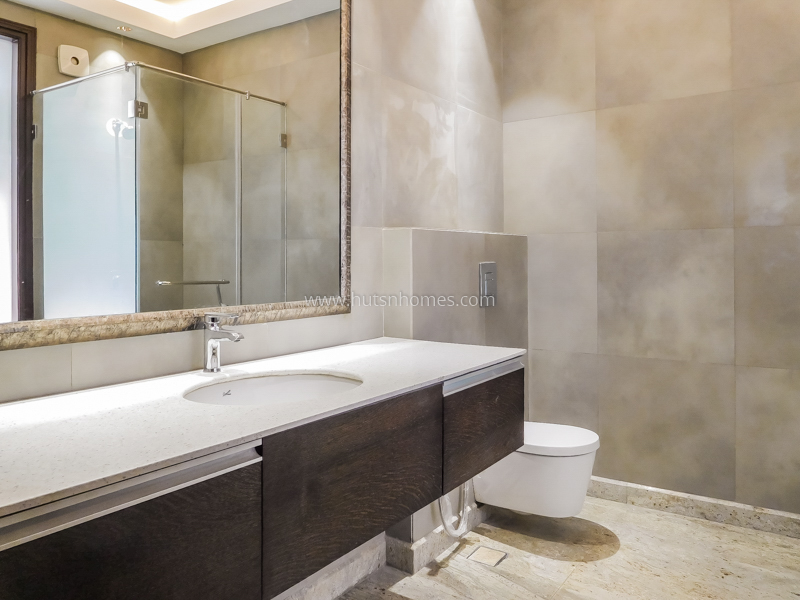 4 BHK Flat For Rent in Vasant Vihar