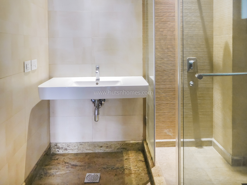 4 BHK Flat For Rent in Vasant Vihar
