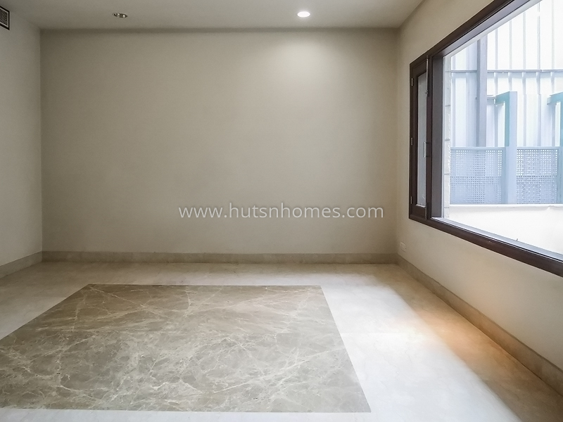 4 BHK Flat For Rent in Vasant Vihar