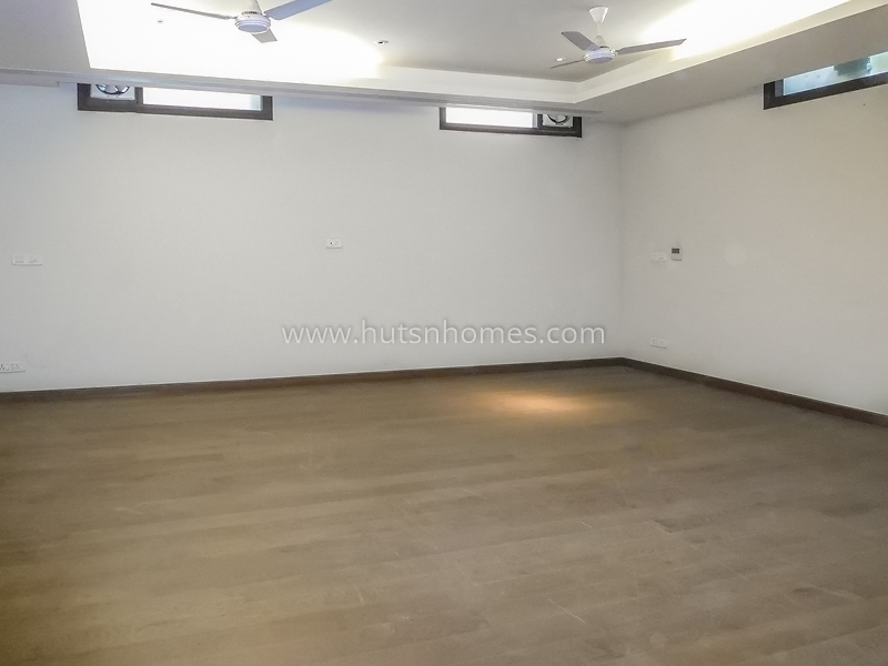 4 BHK Flat For Rent in Vasant Vihar