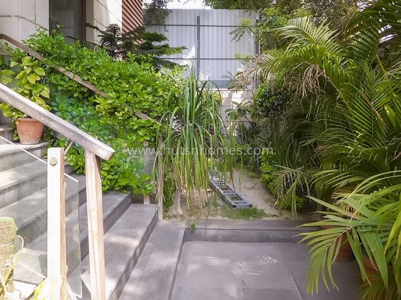 4 BHK Flat For Rent in Vasant Vihar