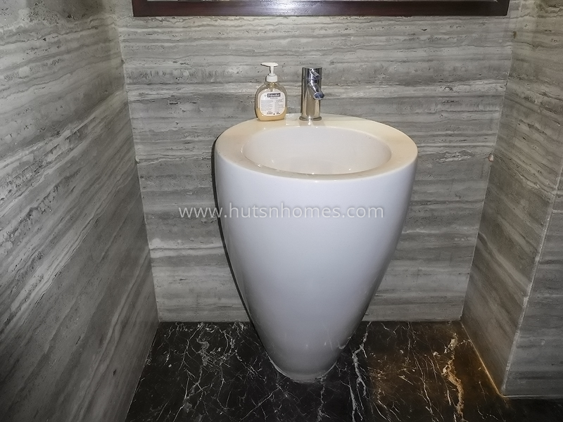 4 BHK Flat For Rent in Vasant Vihar