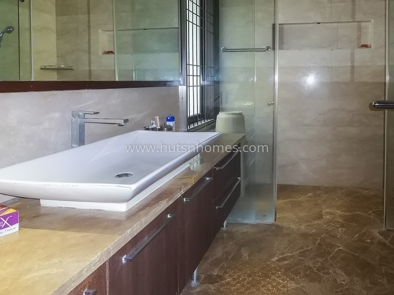 4 BHK Flat For Rent in Vasant Vihar