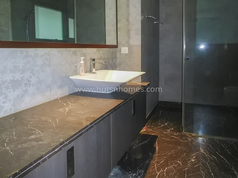 4 BHK Flat For Rent in Vasant Vihar