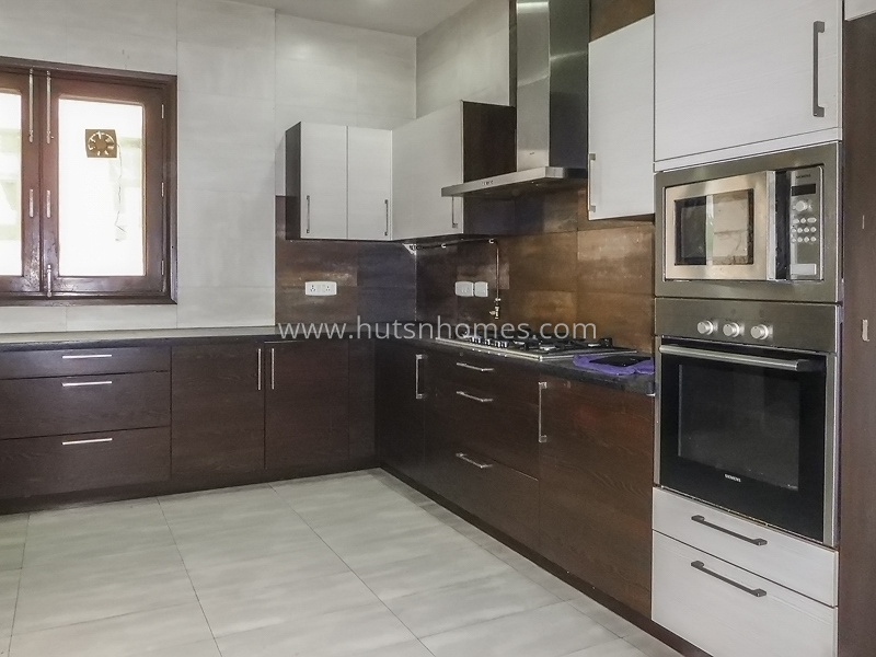 4 BHK Flat For Rent in Vasant Vihar
