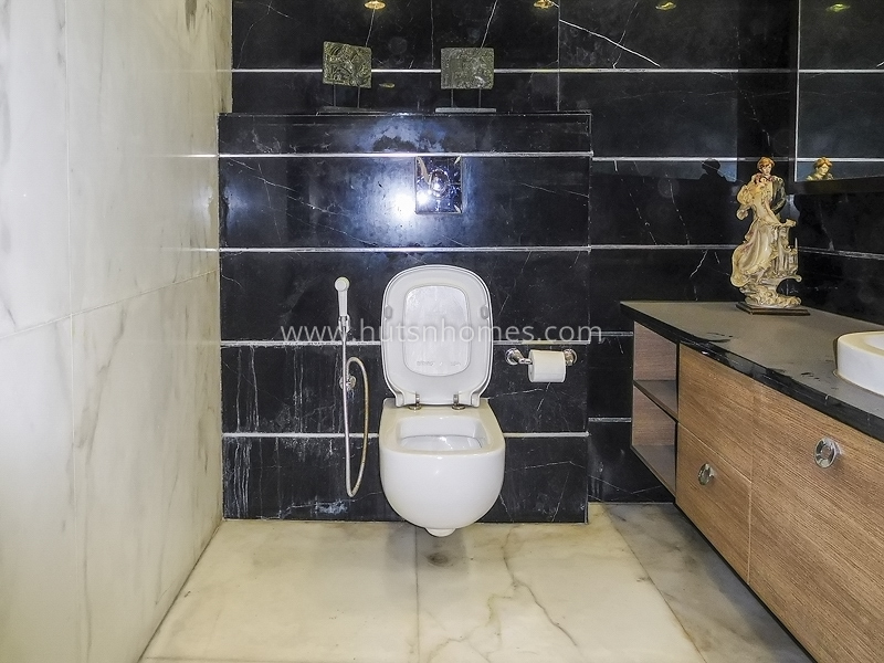 4 BHK Flat For Rent in Vasant Vihar