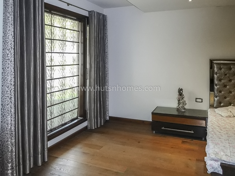 4 BHK Flat For Rent in Vasant Vihar