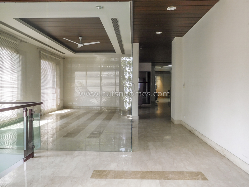 4 BHK Flat For Rent in Vasant Vihar