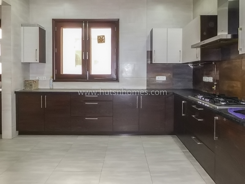 4 BHK Flat For Rent in Vasant Vihar