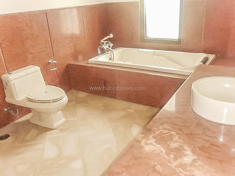 5 BHK Farm House For Rent in Radhey Mohan Drive