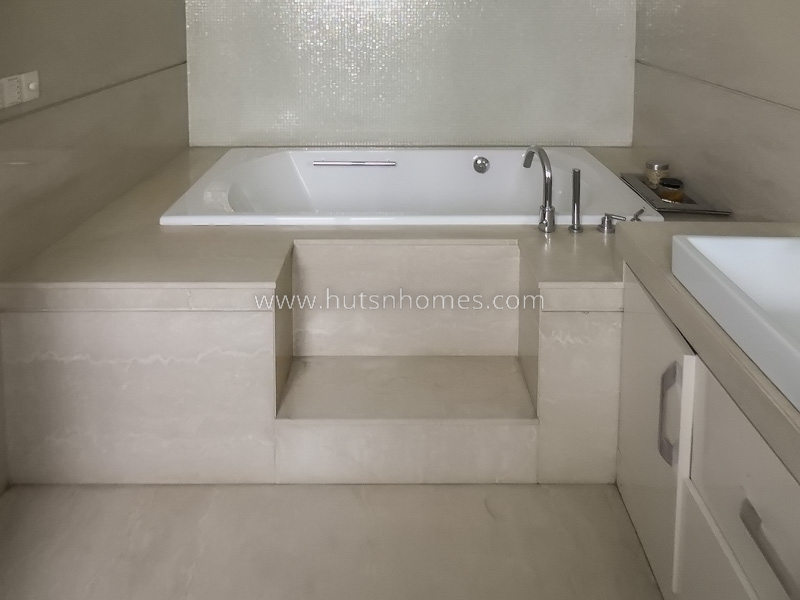 3 BHK Flat For Rent in Maharani Bagh