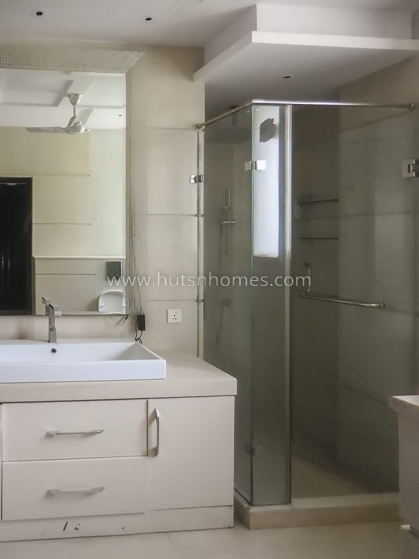 3 BHK Flat For Rent in Maharani Bagh