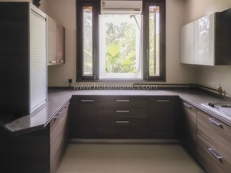 3 BHK Flat For Rent in Maharani Bagh