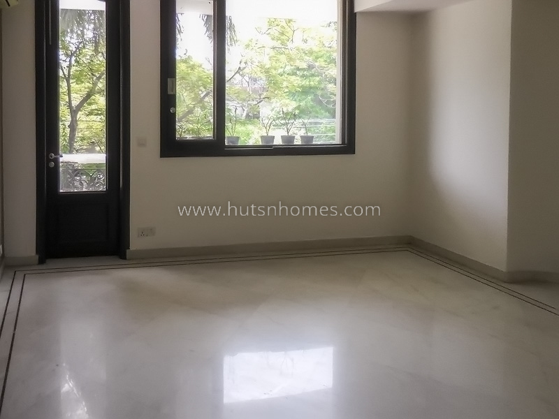 3 BHK Flat For Rent in Maharani Bagh