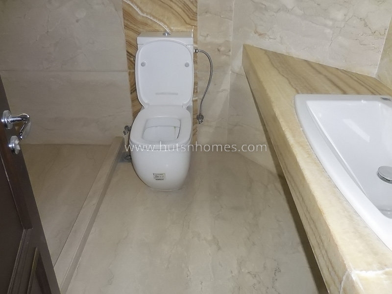 3 BHK Flat For Rent in Maharani Bagh