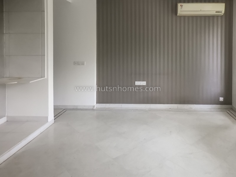 3 BHK Flat For Rent in Maharani Bagh