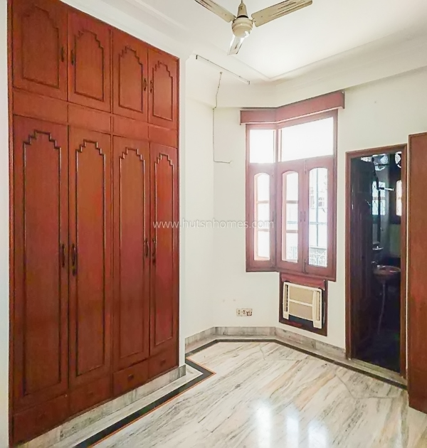 4 BHK Flat For Rent in Green Park Extension