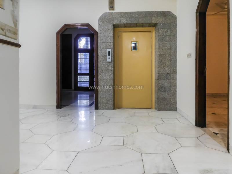 8 BHK House For Rent in Green Park Extension