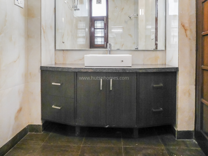 8 BHK House For Rent in Green Park Extension