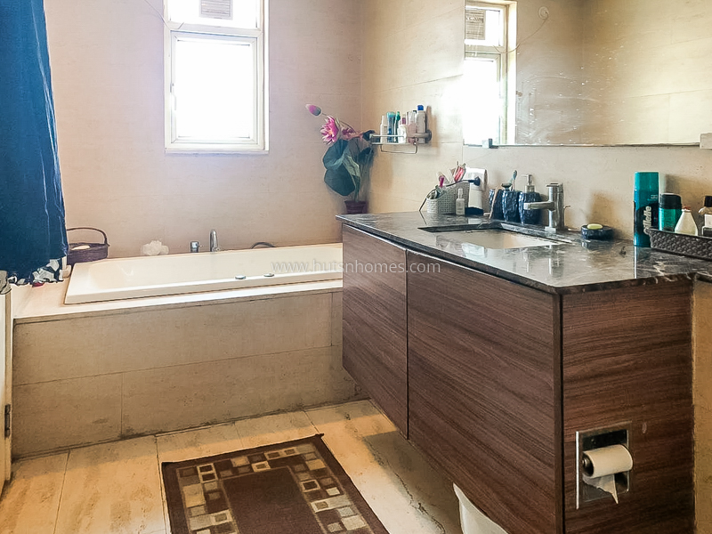 4 BHK Condo For Rent in Golf Course Road