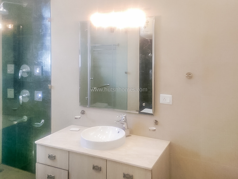 3 BHK Flat For Rent in Green Park Extension