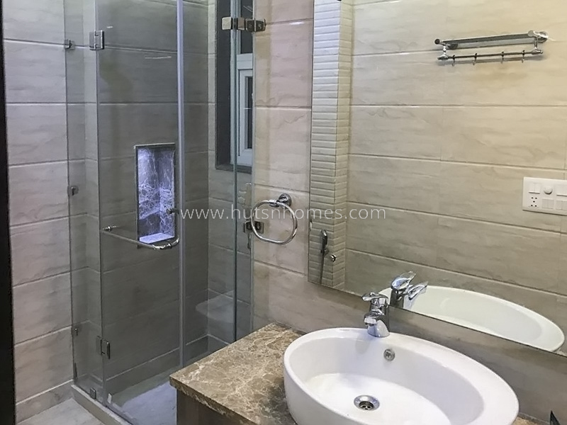 3 BHK Flat For Rent in Jangpura Extension